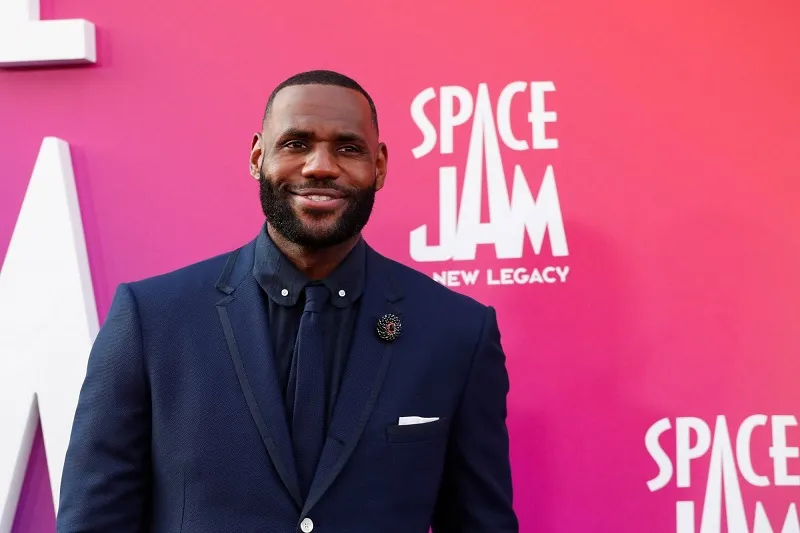 lebron james empresa nba