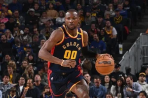 Jonathan Kuminga trocas Warriors