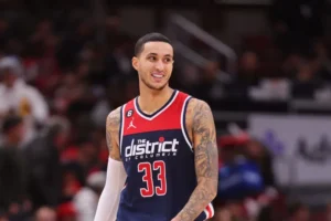 Kyle Kuzma troca Mavericks