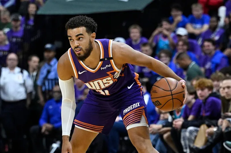 Tyus Jones reserva Suns