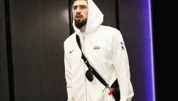 pivôs Lakers Alex Len