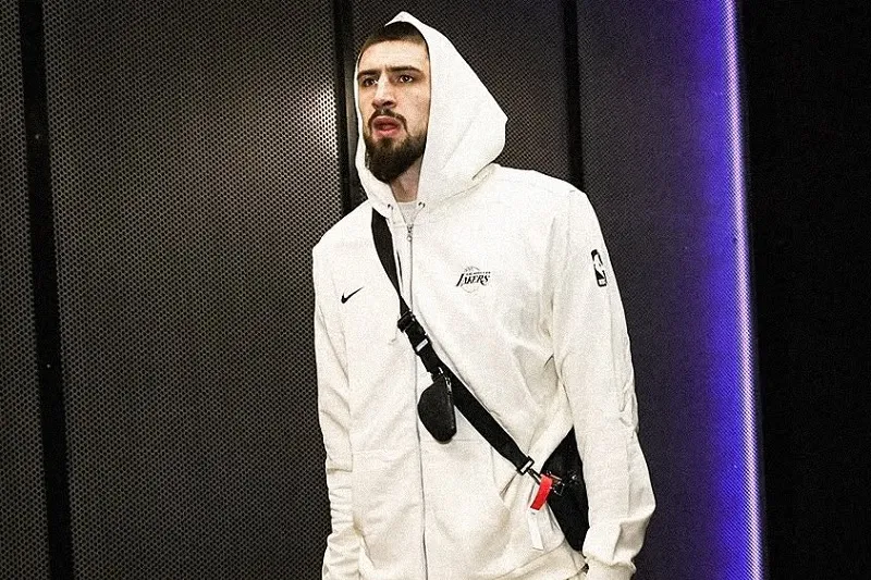 pivôs Lakers Alex Len