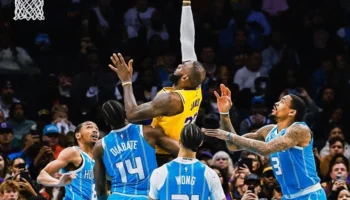 NBA Lakers troca pivô