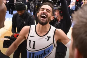 Trae Young Giannis Antetokounmpo