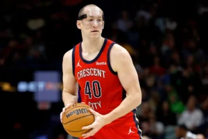 rockets hawks troca pivô