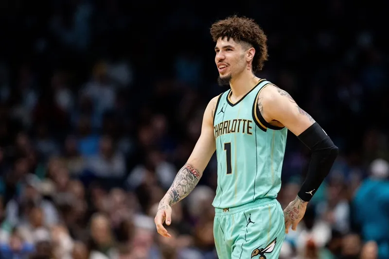 LaMelo Ball rumores troca