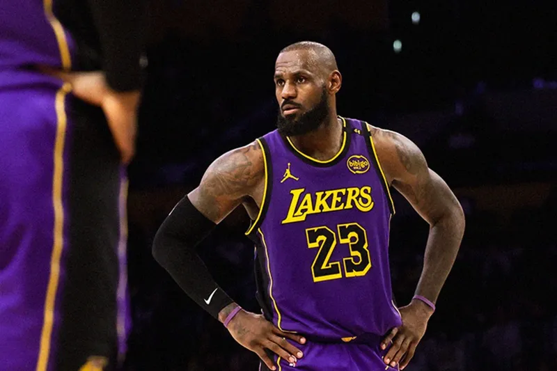 lebron james lesão lakers