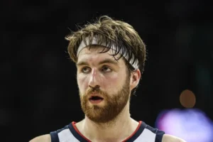 NBA pivô contrato Nets