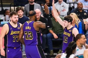 Austin Reaves LeBron James