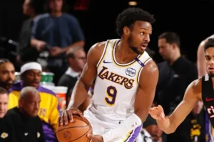 Bronny James titular NBA