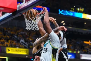 Bucks Pacers Giannis Antetokounmpo