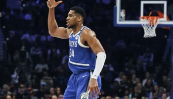 Giannis Antetokounmpo jogo NBA