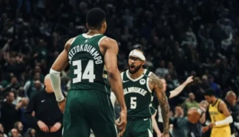 Giannis Antetokounmpo técnico Bucks