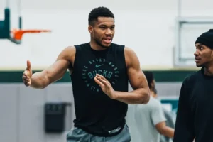 giannis antetokounmpo futuro bucks