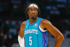 Mark Williams troca Hornets