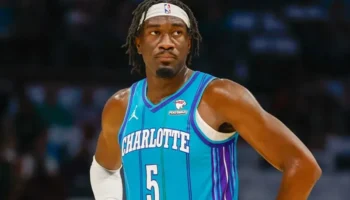 Mark Williams troca Hornets