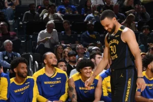 Stephen Curry derrota Warriors