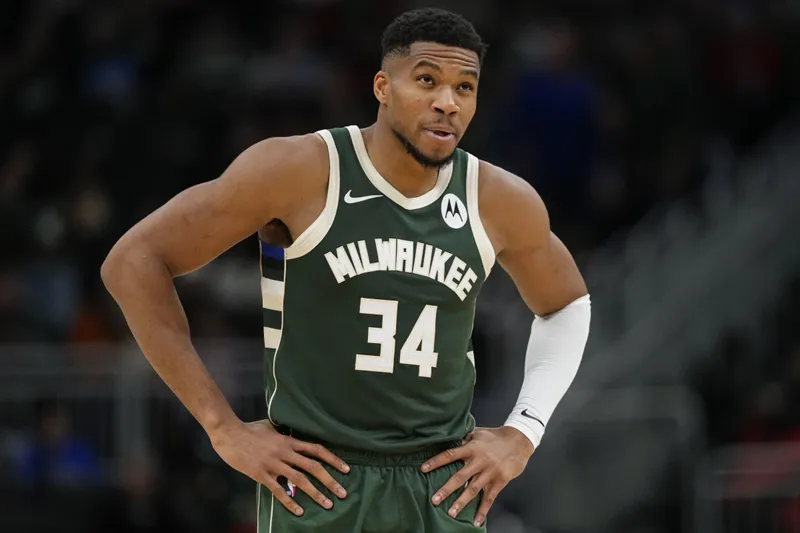 Tyrese Haliburton Giannis Antetokounmpo