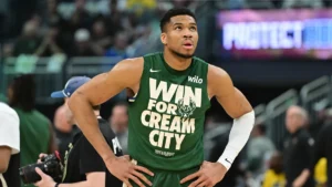Giannis Antetokounmpo troca Nuggets