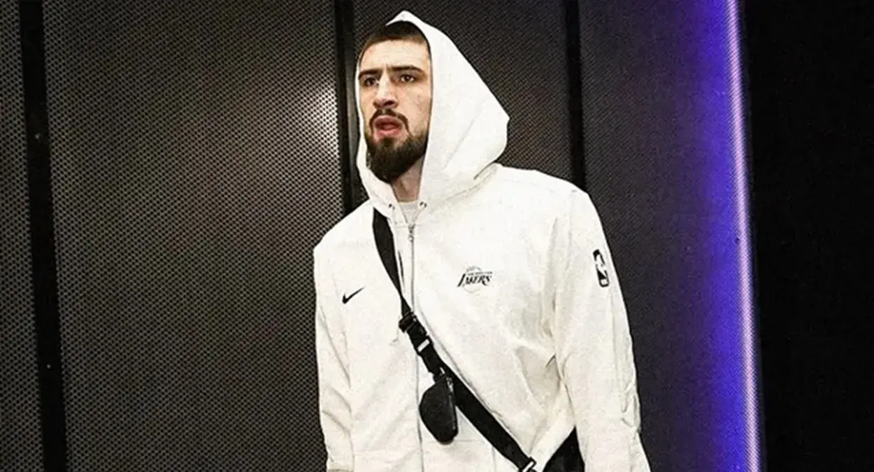 Alex Len Pacers Lakers
