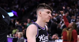 Jake LaRavia contrato Lakers