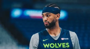 Trae Young hawks troca