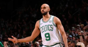 Warriors troca Derrick White