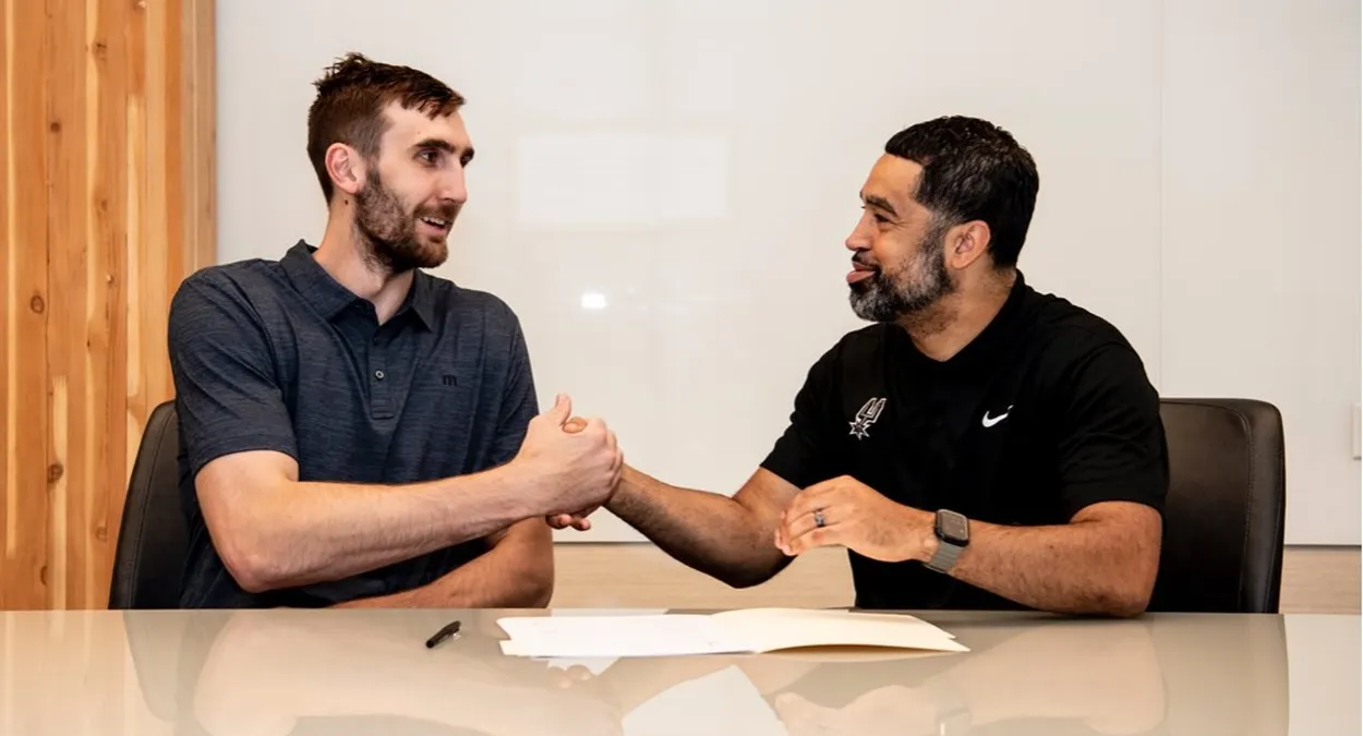 Camisa Luke Kornet Spurs