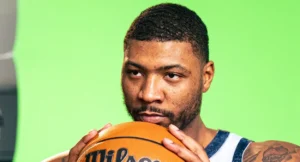 Lakers troca Marcus Smart