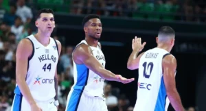 Giannis Antetokounmpo Grécia Letônia