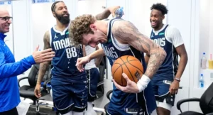 Lakers contrato jogador Mavericks