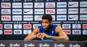 Giannis Antetokounmpo bronze Grécia