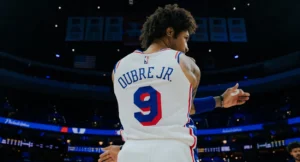 NBA troca Kelly Oubre