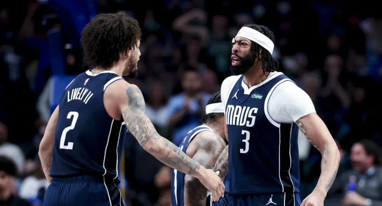 Lively Davis desfalque Mavericks