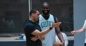 NBA Celtics troca jogadores
