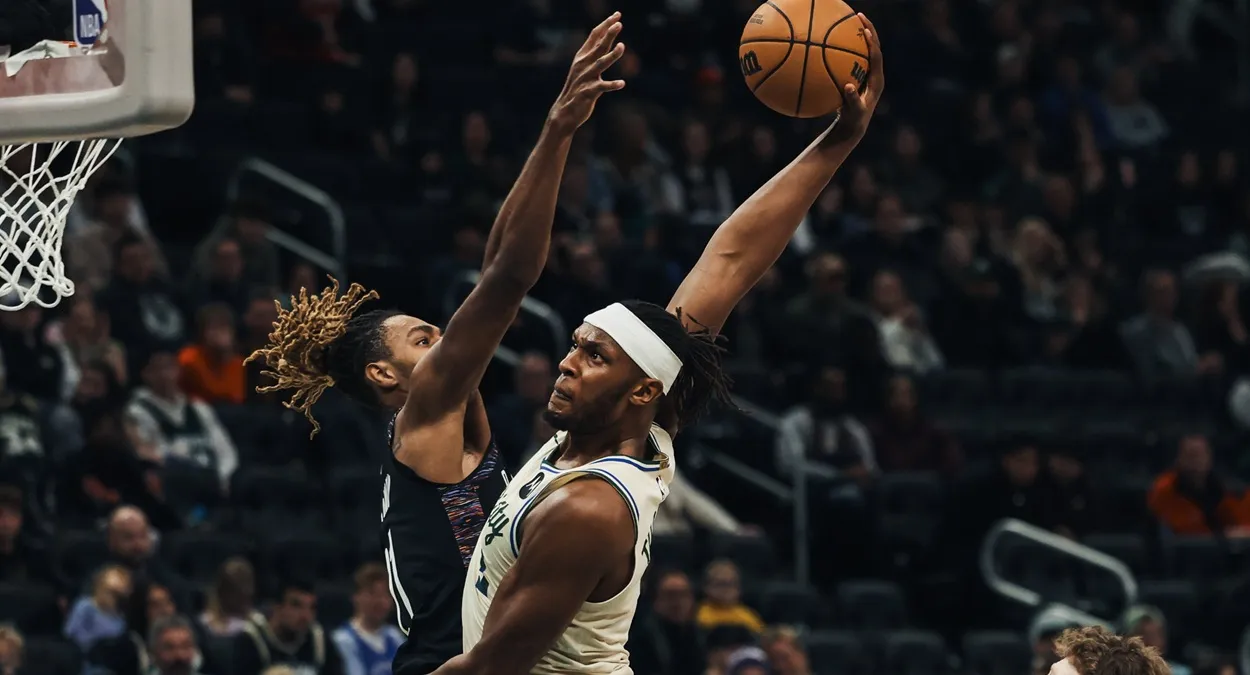 Warriors Myles Turner troca