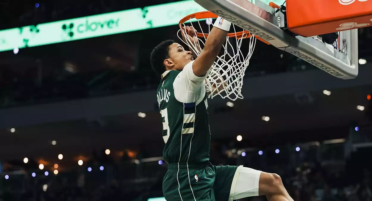 giannis antetokounmpo ryan rollins