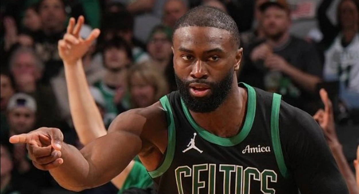 NBA Jaylen Brown arbitragem