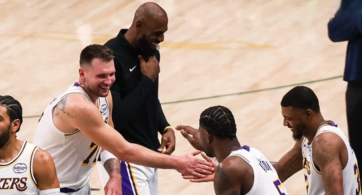 NBA jogador Lakers troca