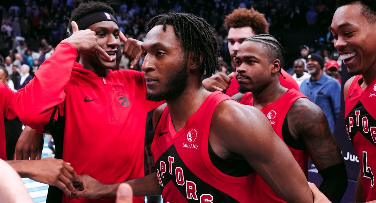 NBA Hawks troca Raptors