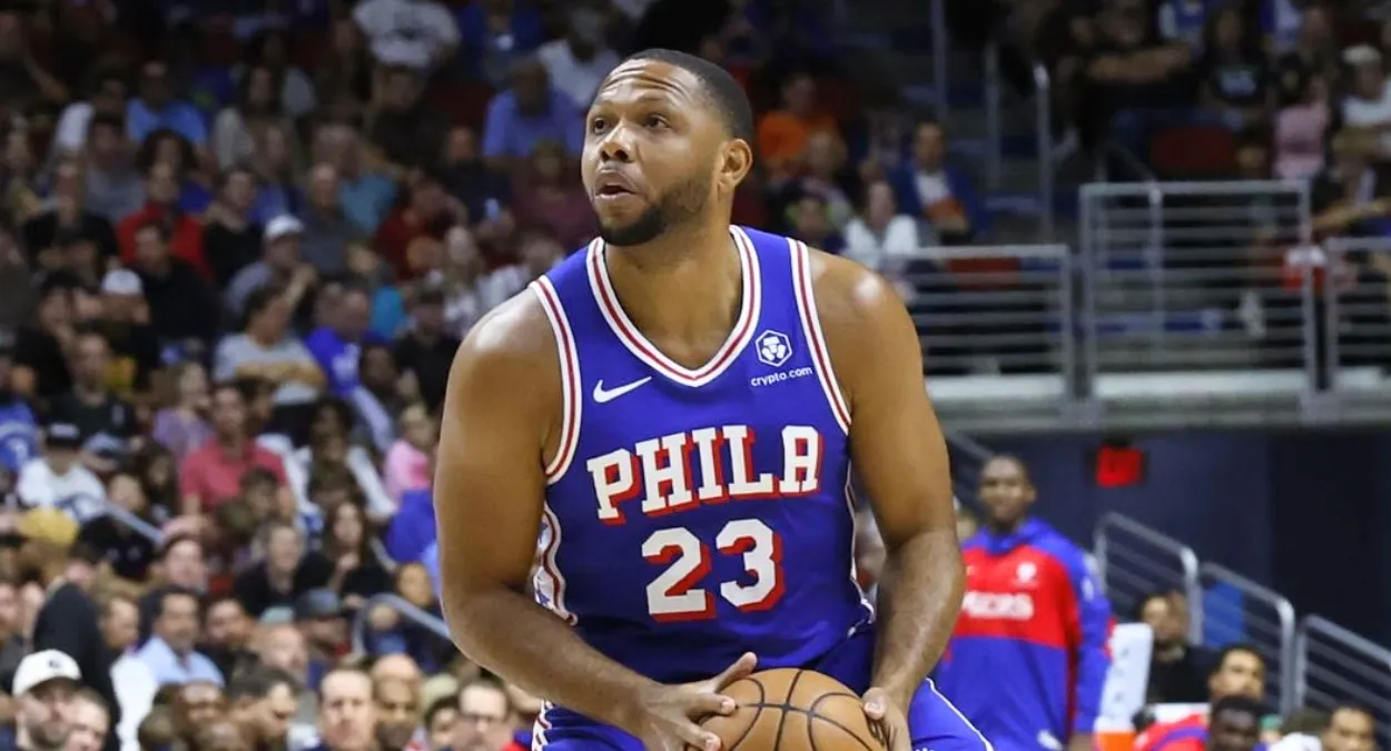 NBA 76ers troca jogador