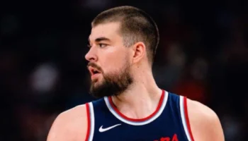 LeBron James Ivica Zubac