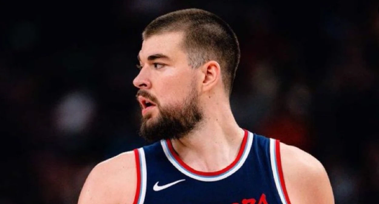 LeBron James Ivica Zubac