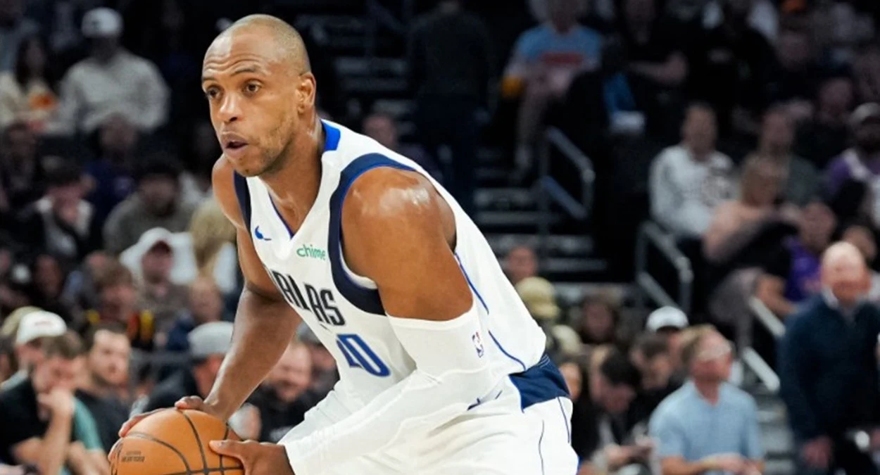 NBA Khris Middleton Mavericks