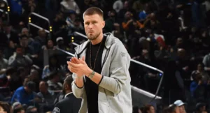 kristaps porzingis jogador warriors