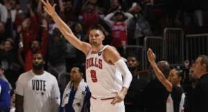 NBA troca Nikola Vucevic