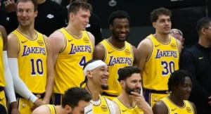 troca Lakers jogador temporada