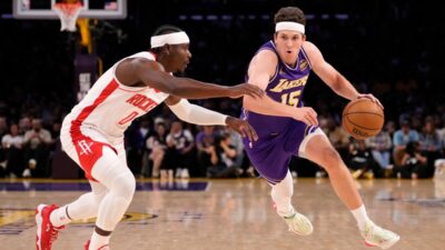 Austin Reaves volta, mas Rockets bate Lakers e embola série