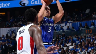 Desmond Bane decide e Magic abre 3 a 1 sobre Pistons