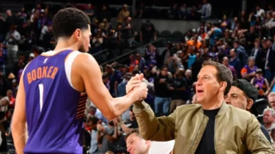 Dono do Suns apoia Devin Booker e detona arbitragem da NBA
